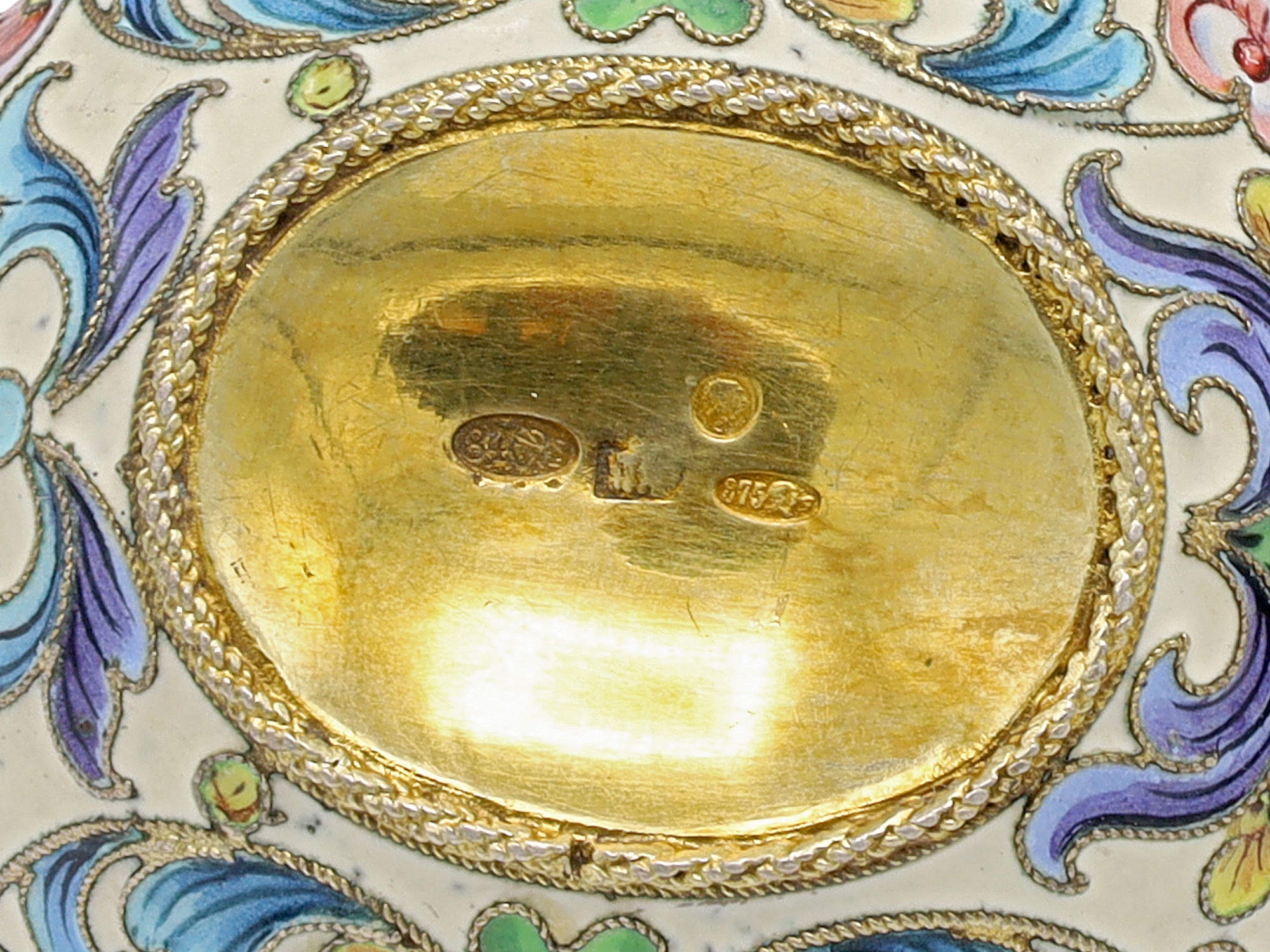 A SMALL RUSSIAN KOVSH BOWL WITH COLORFUL ENAMELED CLOISONNE ON GILT SILVER
