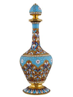 A RUSSIAN SILVER-GILT AND CLOISONNE ENAMEL STOPPERED SCENT BOTTLE. Late 19th/early 20th century. 