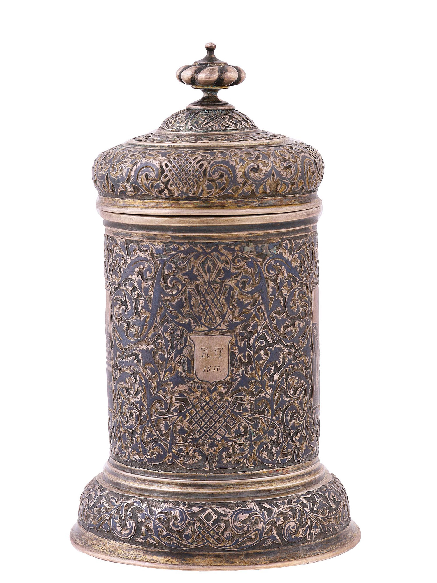 A RUSSIAN ENGRAVED GILT-SILVER AND NIELLO LIDDED TANKARD, 1850