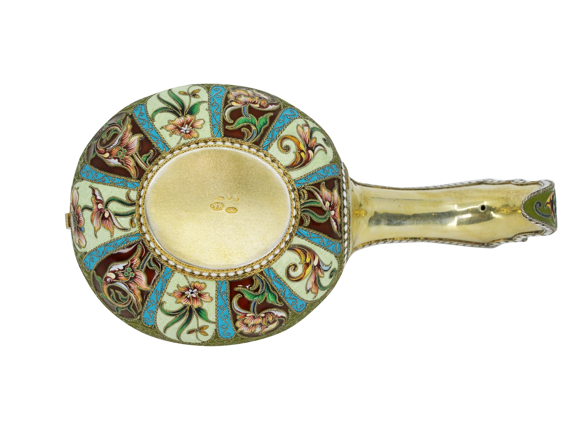 A BEAUTIFUL RUSSIAN SILVER-GILT AND ENAMEL KOVSH, MOSCOW, 1908-17