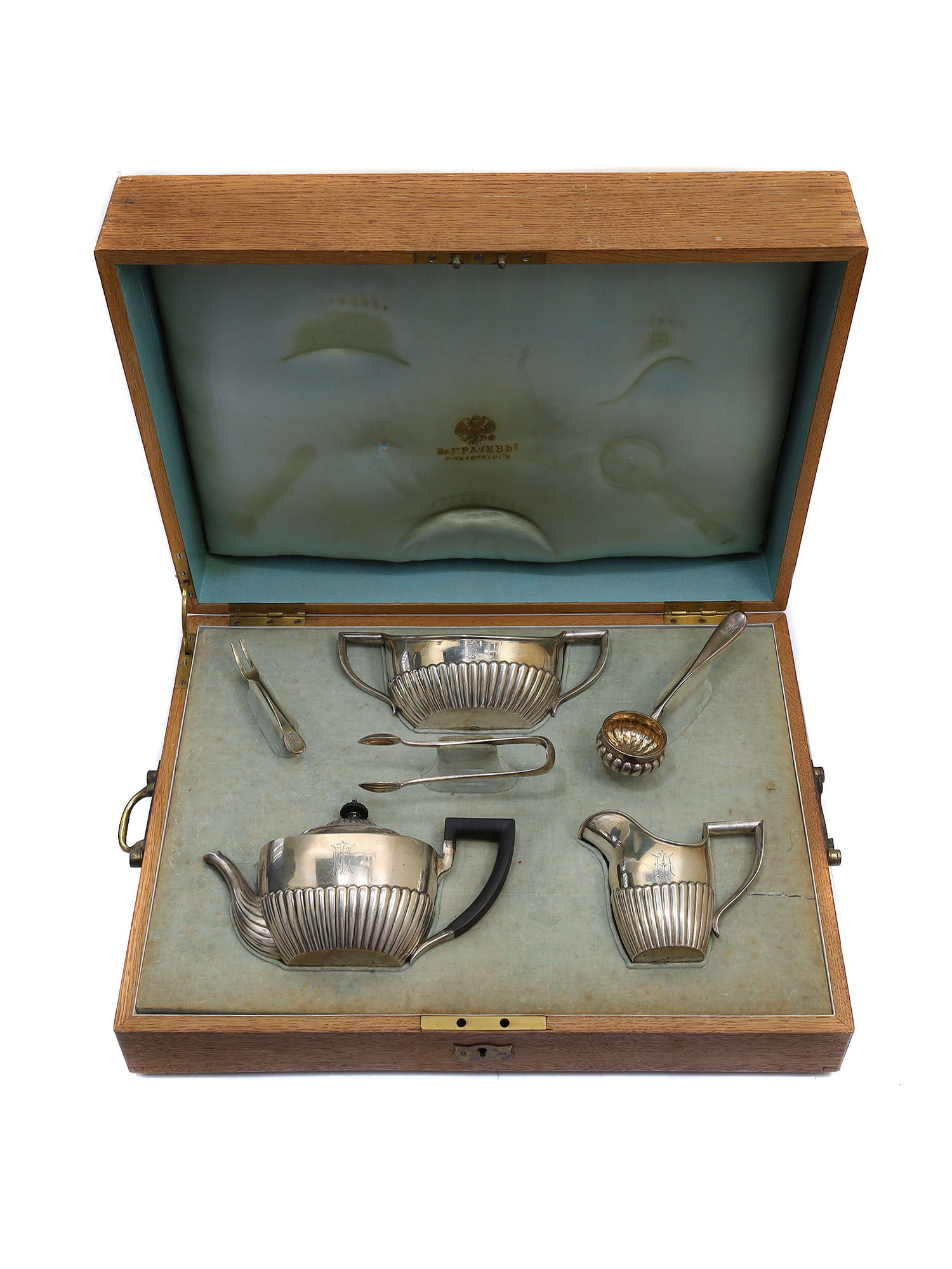 A RUSSIAN CASED SILVER TEA SET, GRACHEV BROS., 1908-1917
