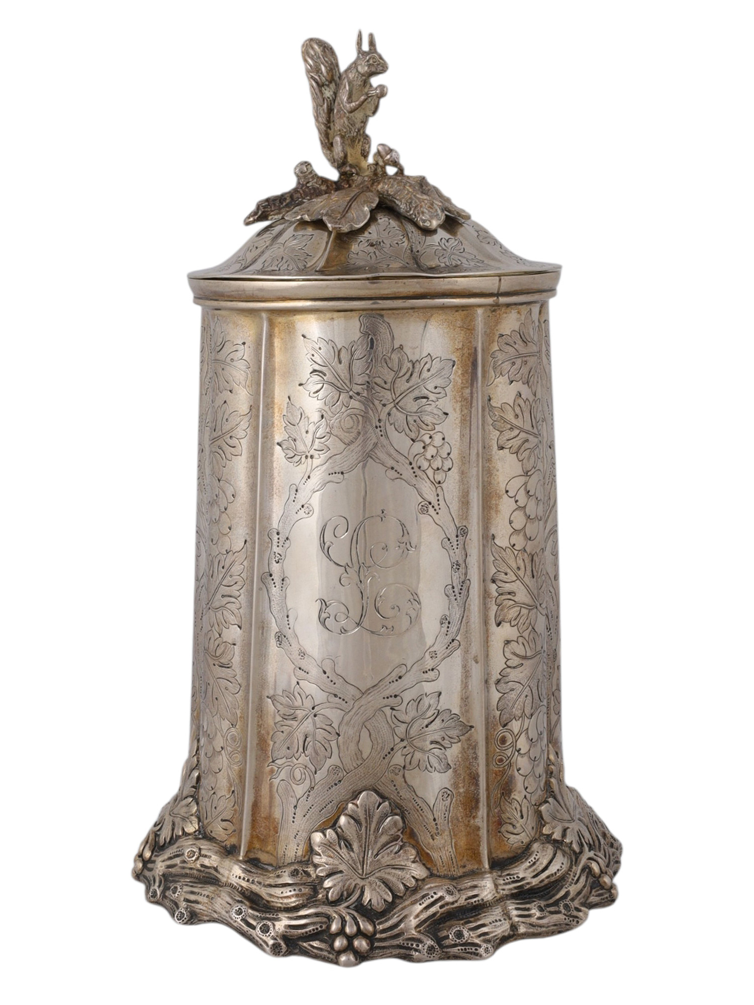 A LARGE RUSSIAN GILT-SILVER LIDDED TANKARD BY GRACHEV, 1866