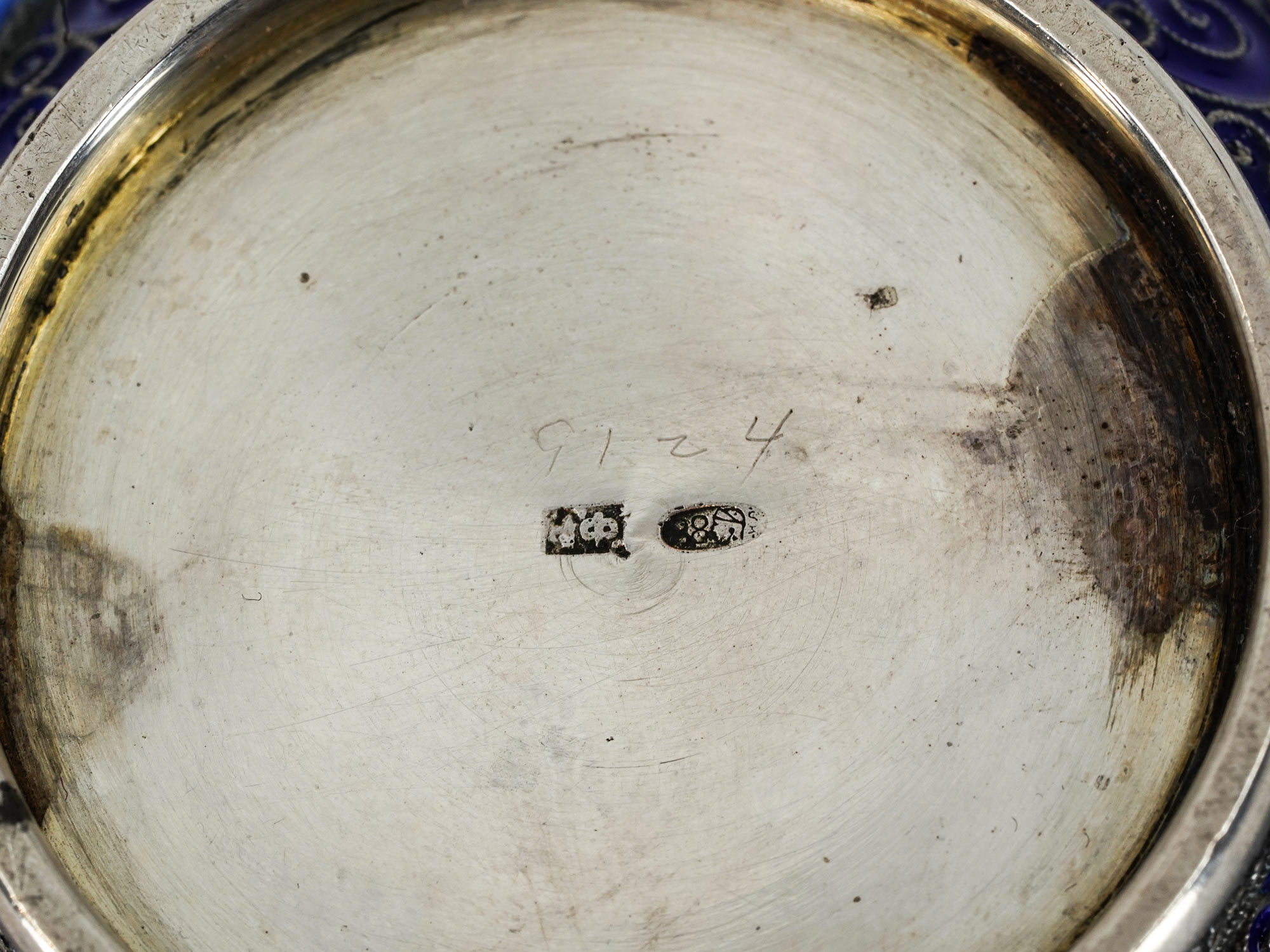 A RUSSIAN SILVER AND ENAMEL CUP BY F. RUCKERT, MOSCOW, 1899-1908