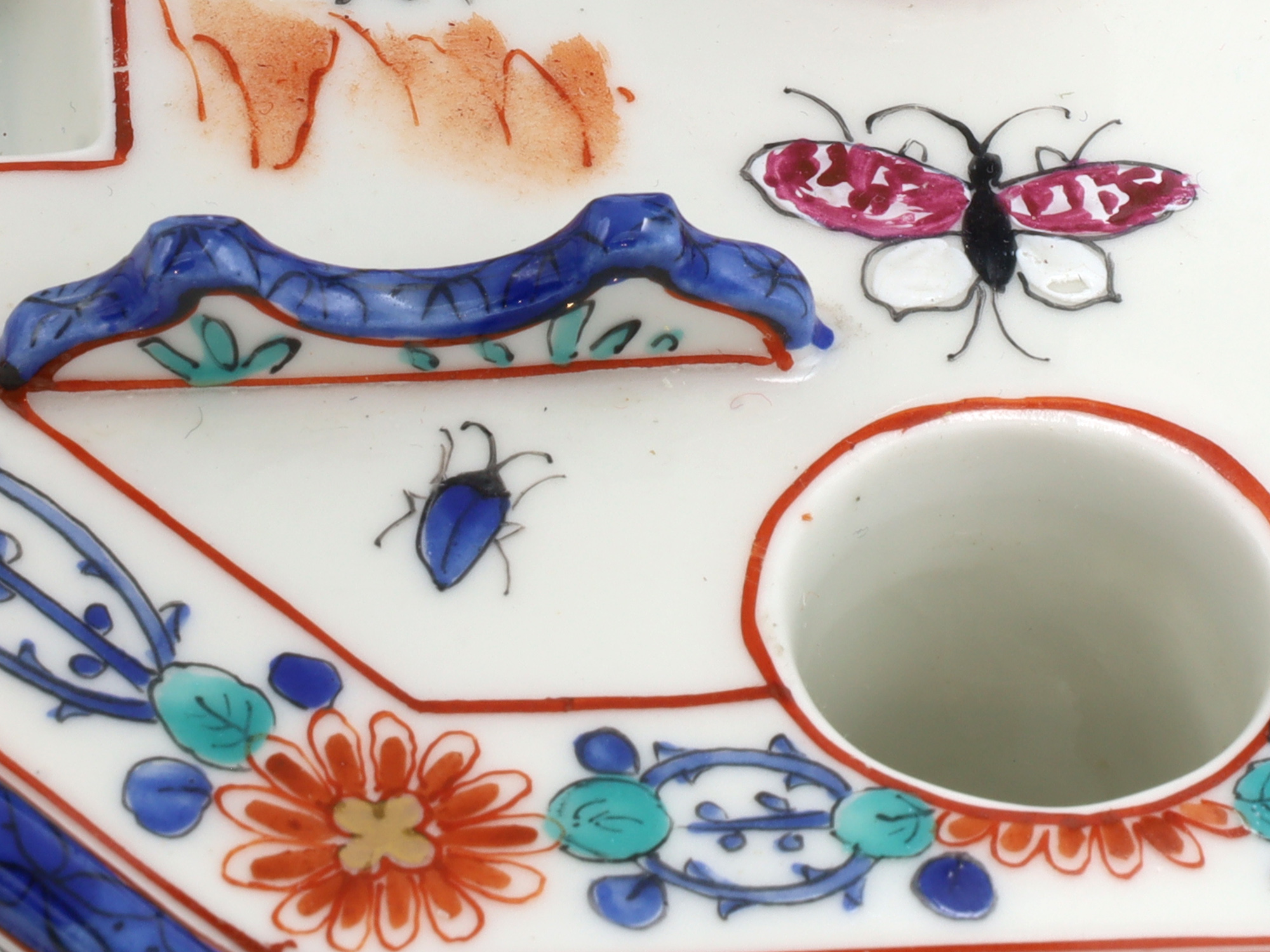 A CHANTILLY PORCELAIN DESK INKSTAND, FIRST PERIOD, 18TH CENTURY