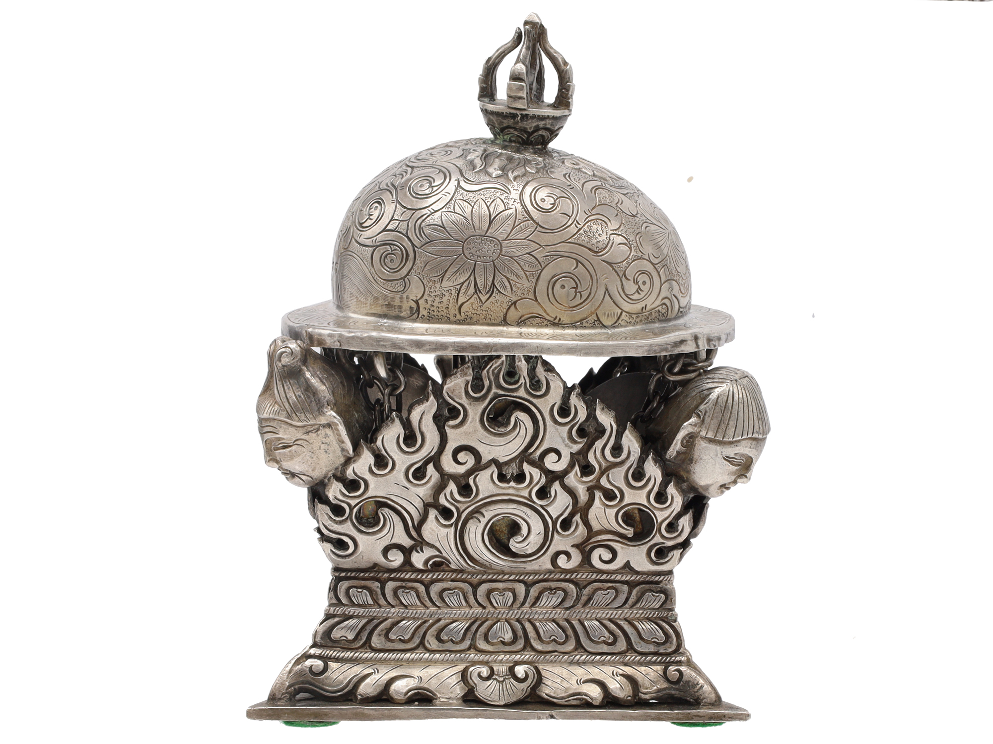 A TIBETAN SILVER KAPALA RITUAL VESSEL, 19TH-EARLY 20TH CENTURY