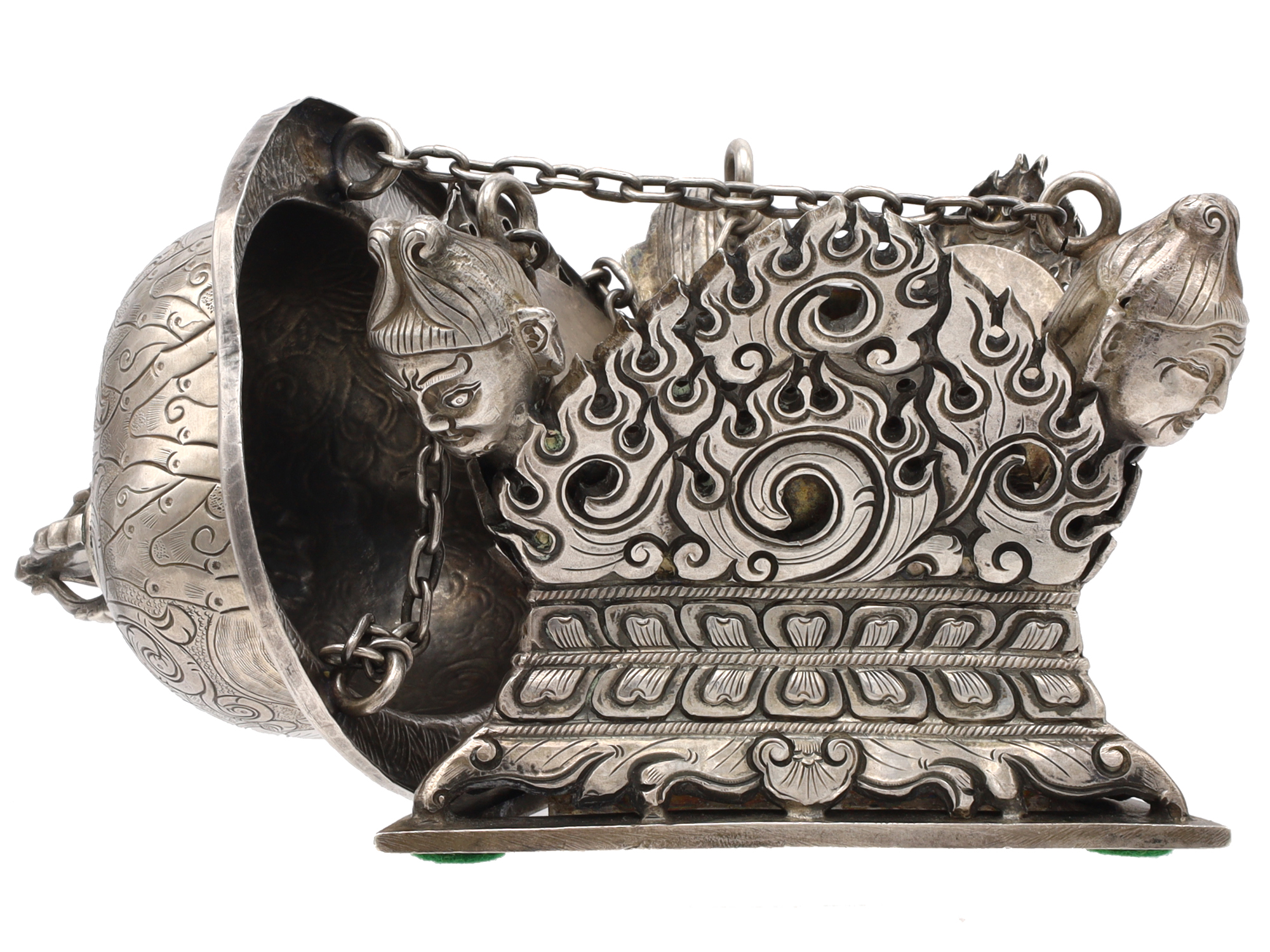 A TIBETAN SILVER KAPALA RITUAL VESSEL, 19TH-EARLY 20TH CENTURY