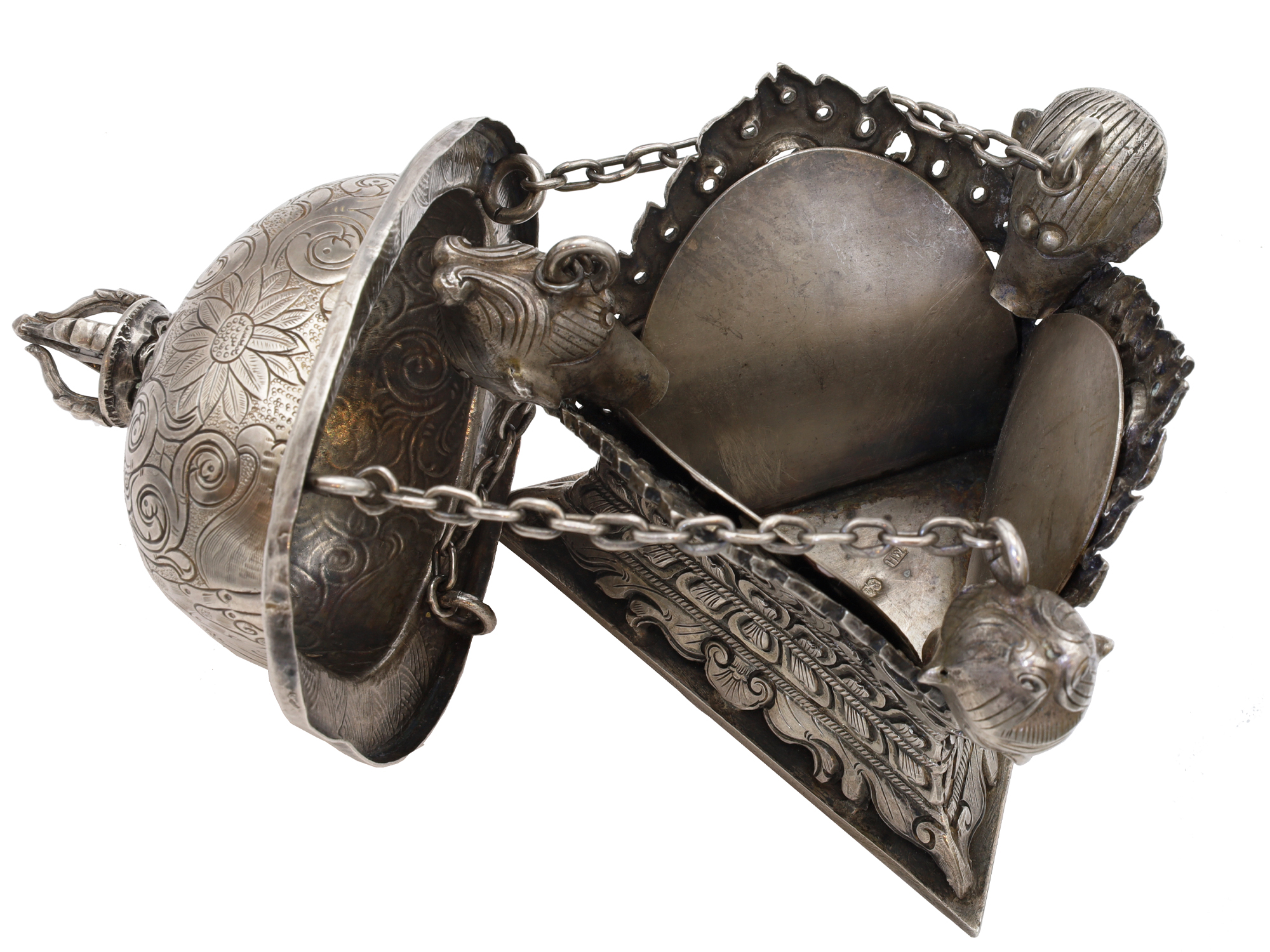 A TIBETAN SILVER KAPALA RITUAL VESSEL, 19TH-EARLY 20TH CENTURY