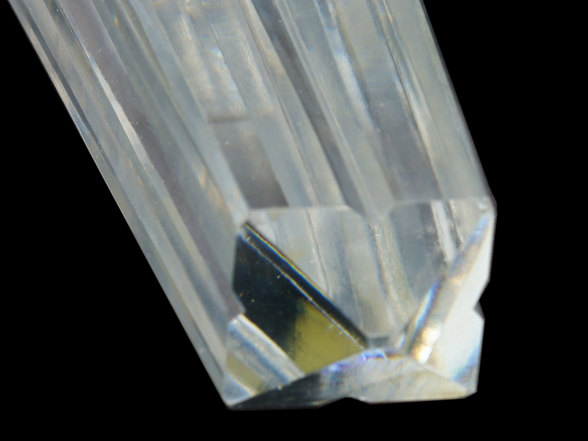 A TALL FACETED CLEAR CRYSTAL GLASS OBELISK, CA. 1970