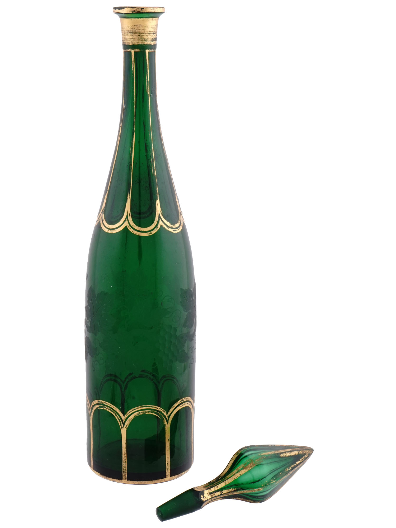A RUSSIAN GREEN GLASS CARAFE, 19TH C.