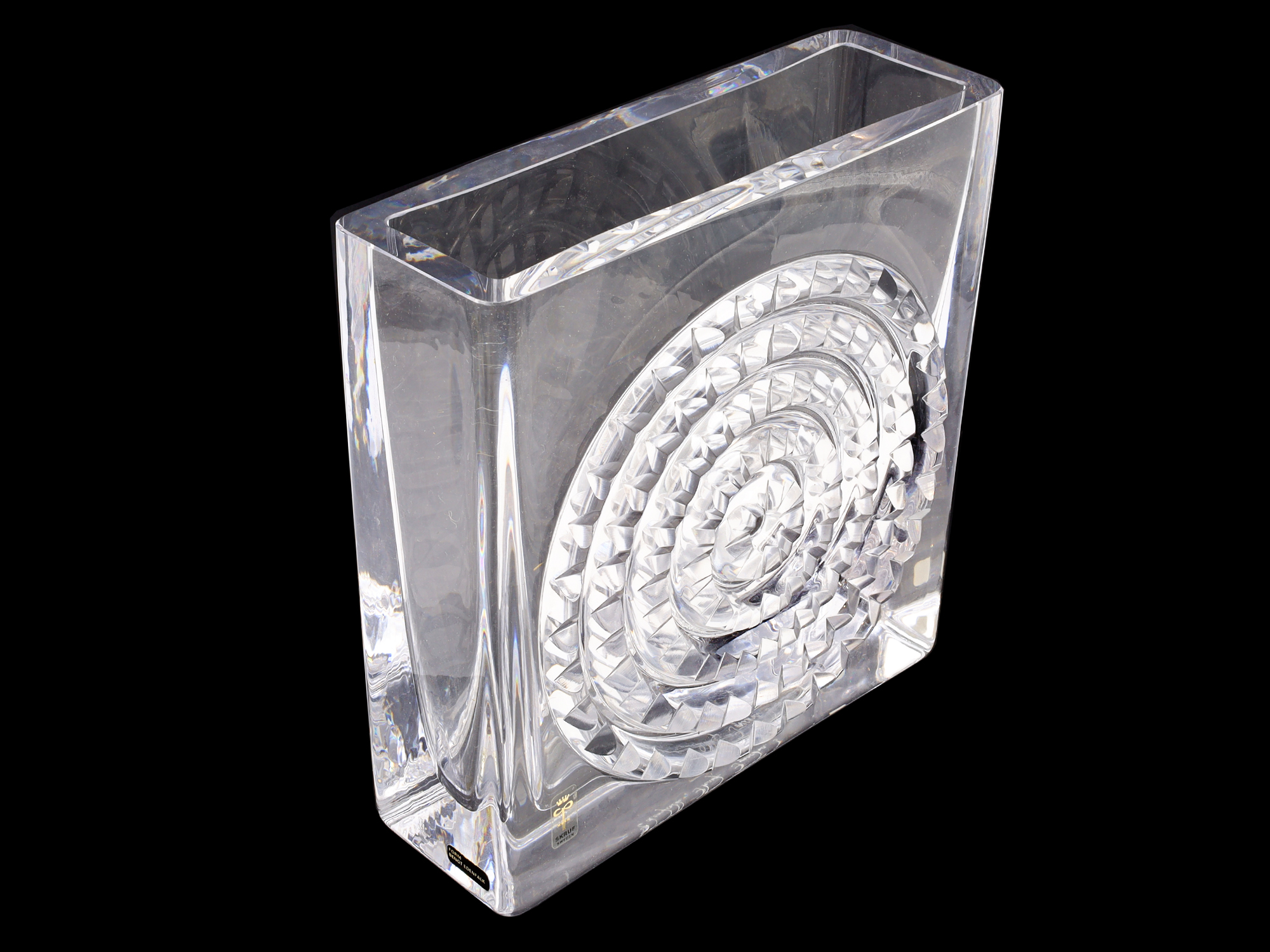 A LARGE SKRUF CRYSTAL VASE BY BENGT EDENFALK, SWEDEN