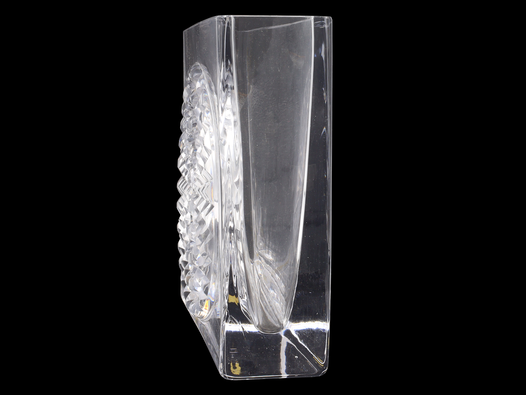 A LARGE SKRUF CRYSTAL VASE BY BENGT EDENFALK, SWEDEN