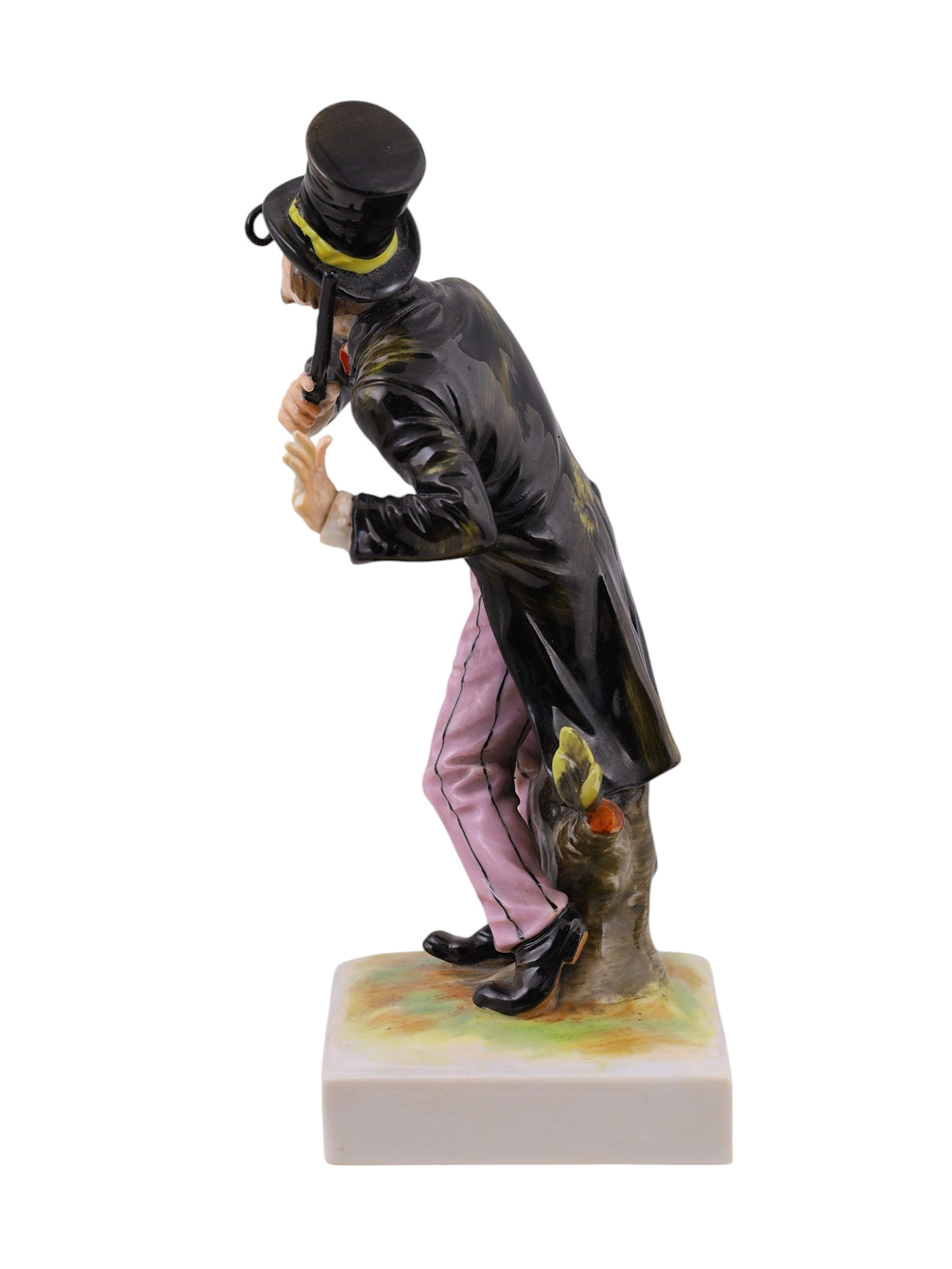 A GERMAN PORCELAIN MUSICIAN FIGURE AFTER CAPODIMONTE, 20TH C.