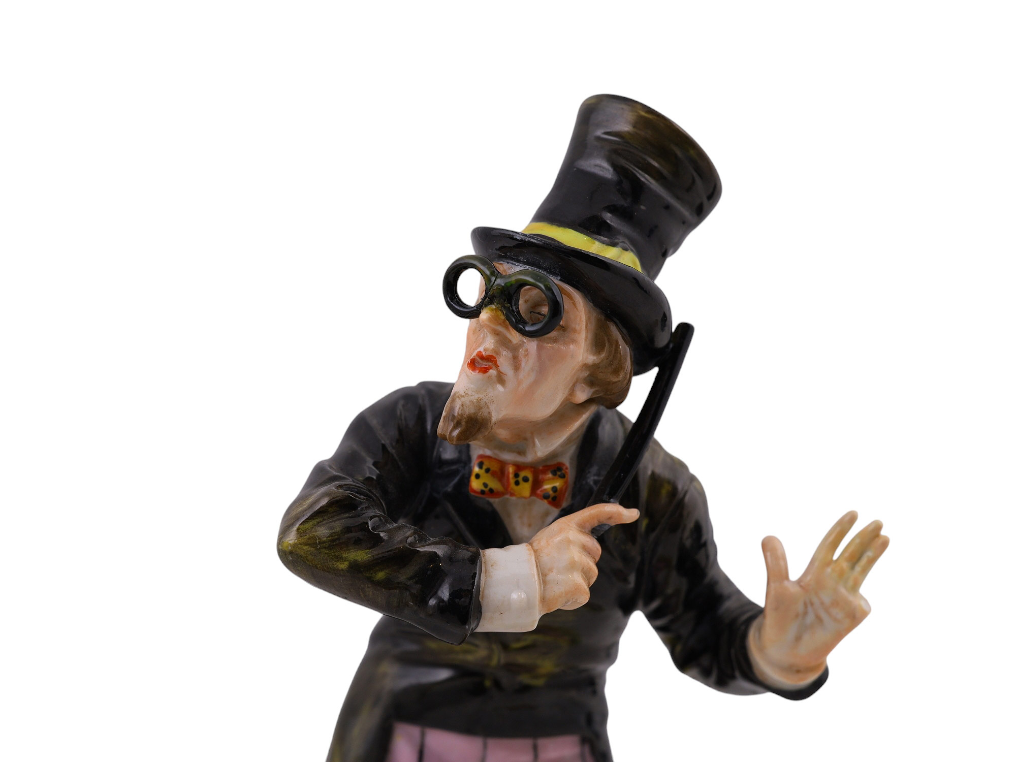 A GERMAN PORCELAIN MUSICIAN FIGURE AFTER CAPODIMONTE, 20TH C.
