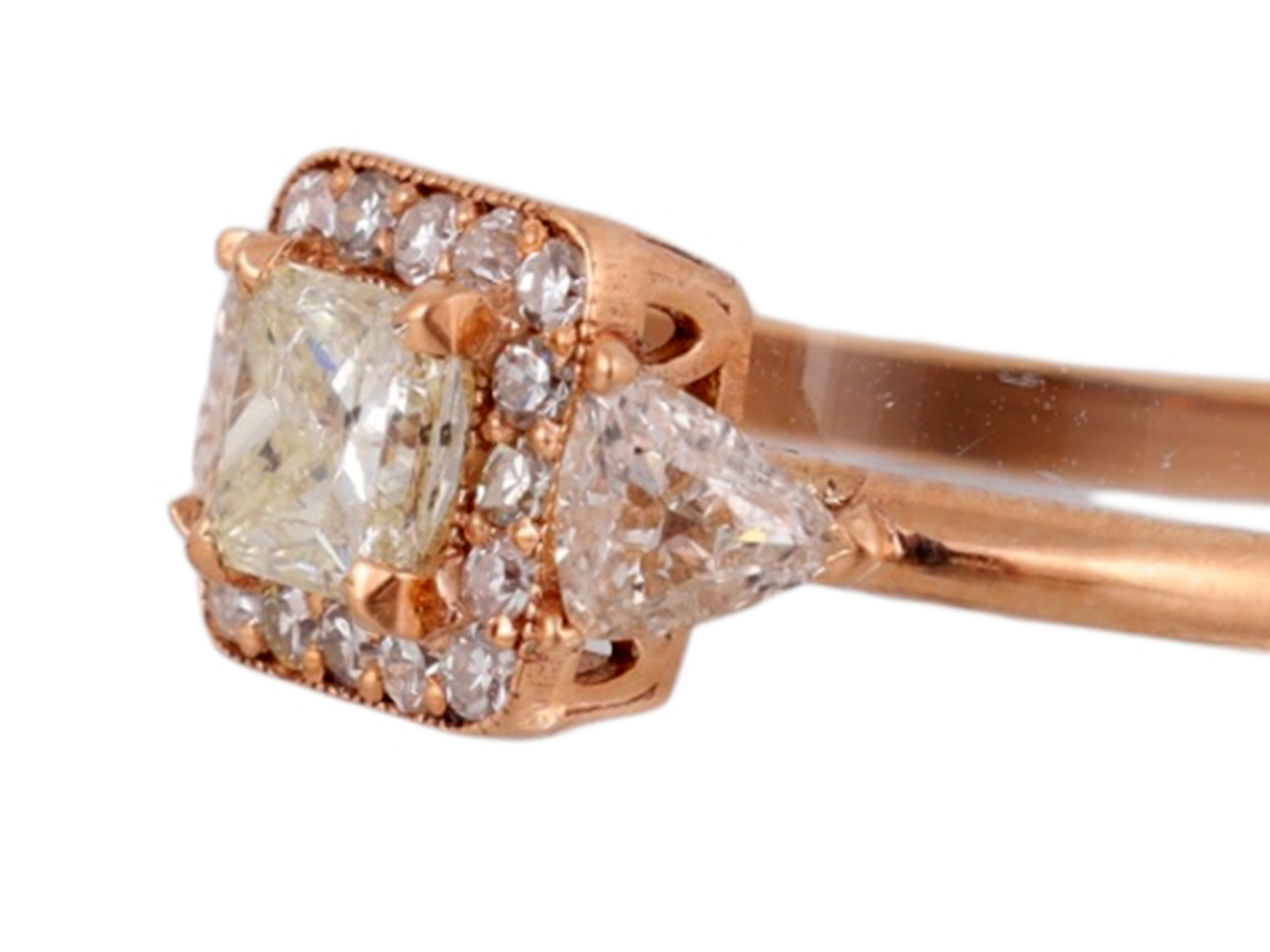A RUSSIAN GOLD DIAMOND-SET RING