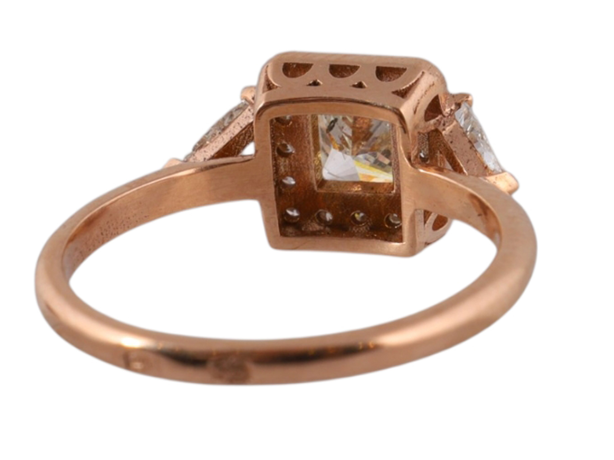 A RUSSIAN GOLD DIAMOND-SET RING