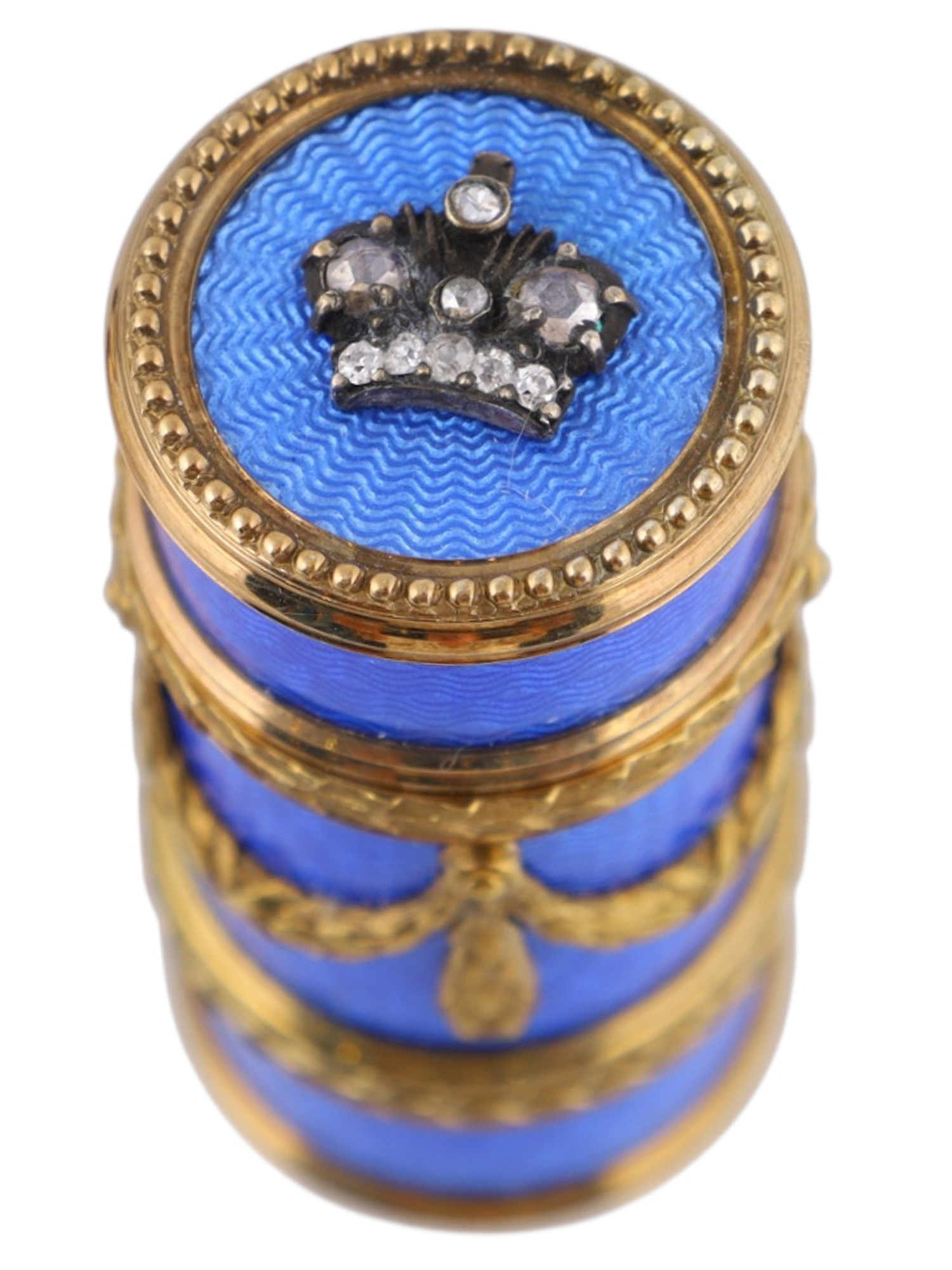A RUSSIAN GOLD-MOUNTED DIAMOND-SET GUILLOCHÉ ENAMEL CIGARETTE HOLDER