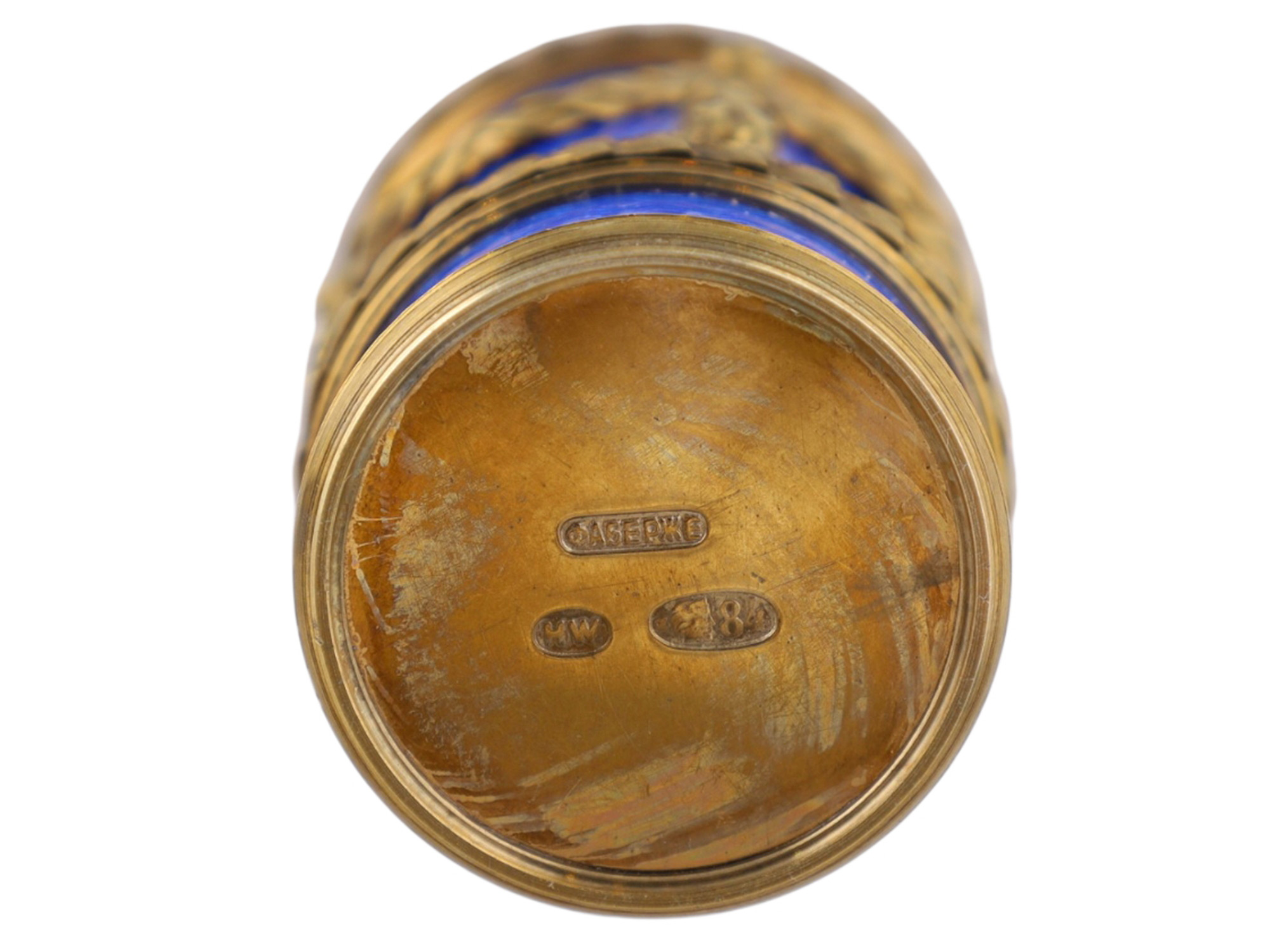 A RUSSIAN GOLD-MOUNTED DIAMOND-SET GUILLOCHÉ ENAMEL CIGARETTE HOLDER