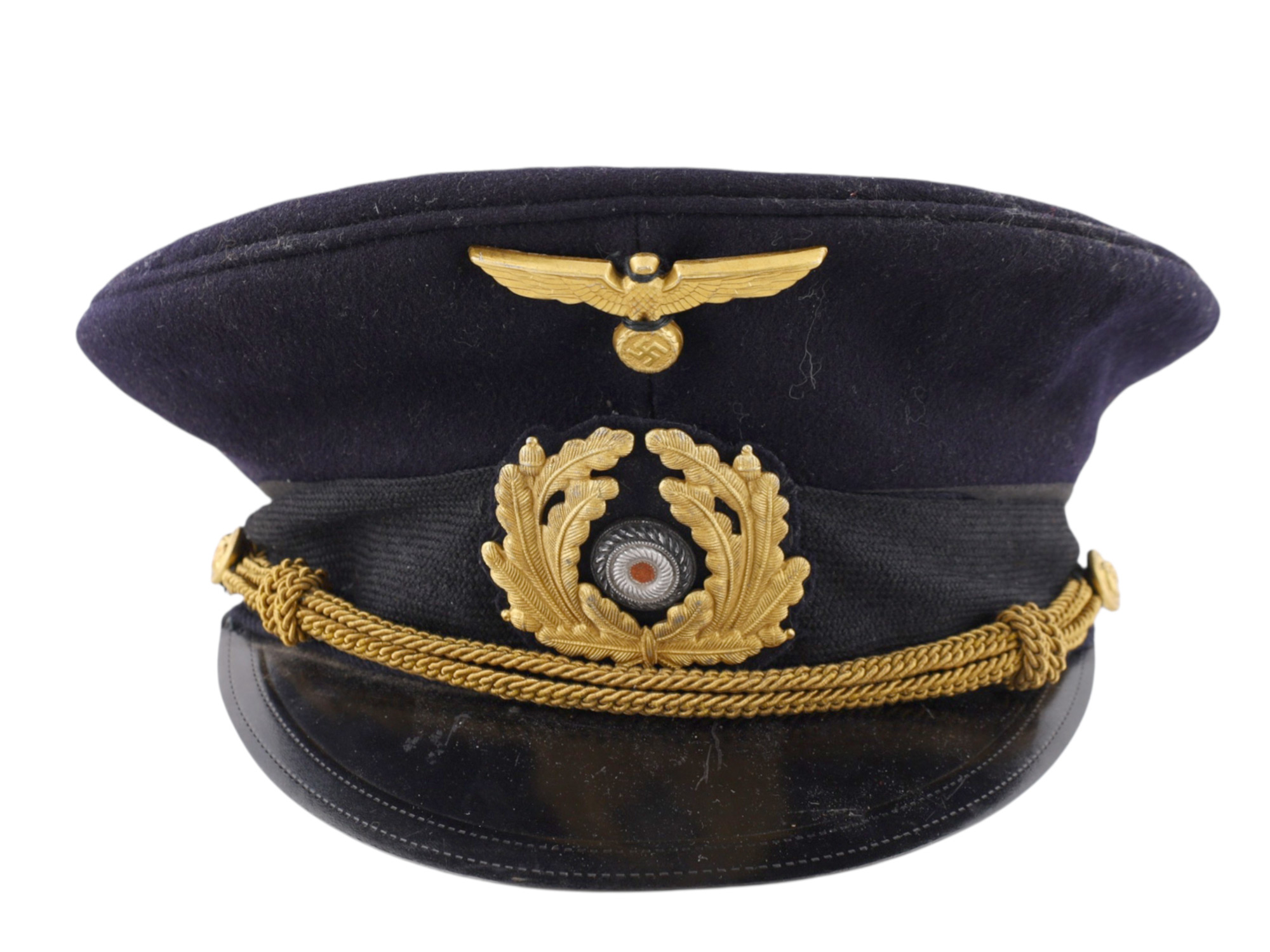 A WW2 GERMAN KRIEGSMARINE NAVAL OFFICER'S VISOR CAP, C. 1940S