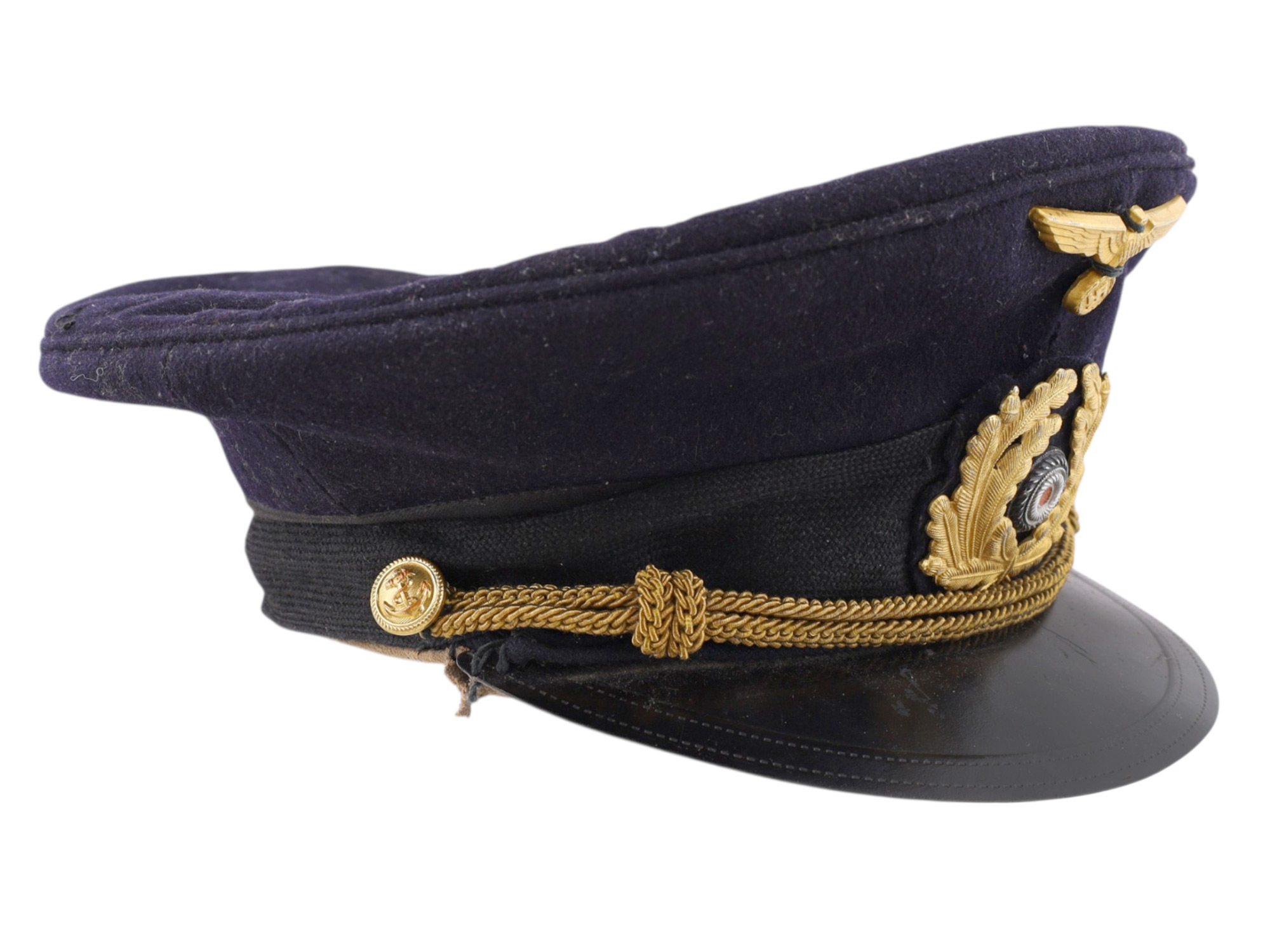 A WW2 GERMAN KRIEGSMARINE NAVAL OFFICER'S VISOR CAP, C. 1940S
