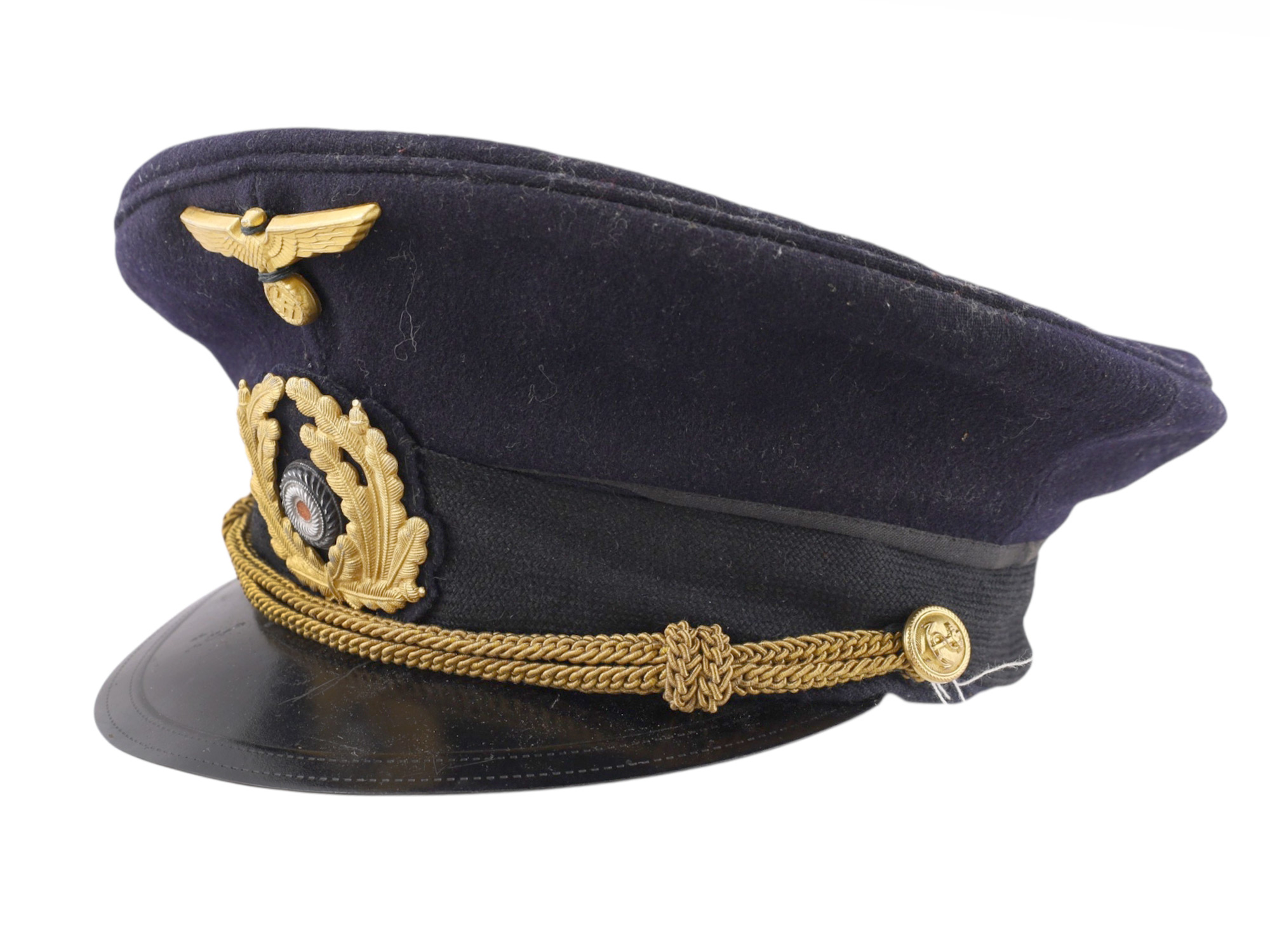 A WW2 GERMAN KRIEGSMARINE NAVAL OFFICER'S VISOR CAP, C. 1940S