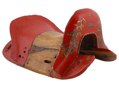 A JAPANESE RED-LACQUERED WOOD SADDLE, EDO PERIOD. The traditional four-part wooden kura saddle 
