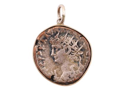 AN ANCIENT ROMAN-STYLE COIN PENDANT WITH PORTRAIT OF NERO. A Roman provincial-style coin 