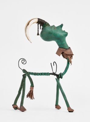 MARIE VASSILIEFF (1884-1957)
Chimera. Figure made of wire, plastic, leather, animal teeth and 