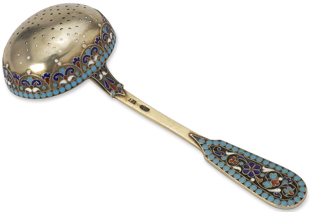 RUSSIAN SILVER AND ENAMEL TEA STRAINER
Sergei Kvetkovsky, St Petersburg, circa 1892-1900. Hallmar 