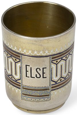 RUSSIAN SILVER AND ENAMEL BEAKER
Maker’s mark ‘KS’, late 19th century. H. 4.3 cm, D. 3.3 