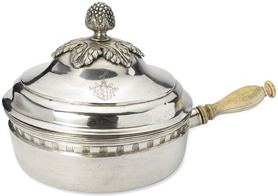 RUSSIAN MASSIVE SILVER TUREEN WITH FINIAL IN THE FORM OF A POMENGRADE AND BONE HANDLE
St 