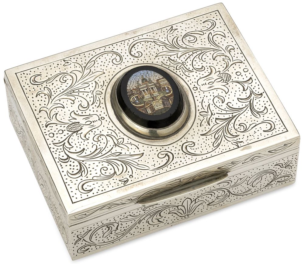 SILVER AND SILVER GILT BOX WITH ENGRAVED FLOWER DECORATION AND MEDALLION IN MICRO-MOSAIC 