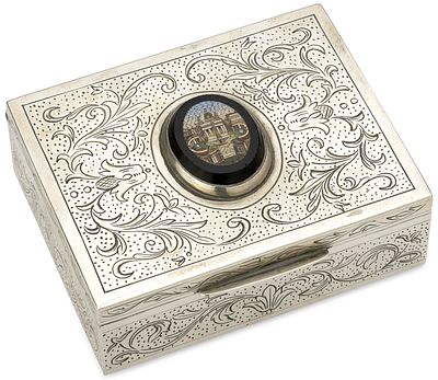 SILVER AND SILVER GILT BOX WITH ENGRAVED FLOWER DECORATION AND MEDALLION IN MICRO-MOSAIC 
