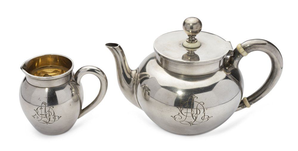 GRACHEV TEA SET COMPRISING PARCEL-GILT SILVER TEAPOT AND CREAMER WITH MONOGRAM ‘AD’
Grachev 