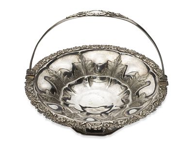 ENGLISH SILVER FRUIT BOWL WITH HANDLE AND FLORAL ORNAMENTS
England, London, circa 1829. Hallmarks 