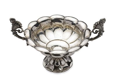 ENGLISH SILVER CANDY VASE WITH HANDLES AND GADROON DECORATION, EARLY 20TH CENTURY. Hallmarks: 