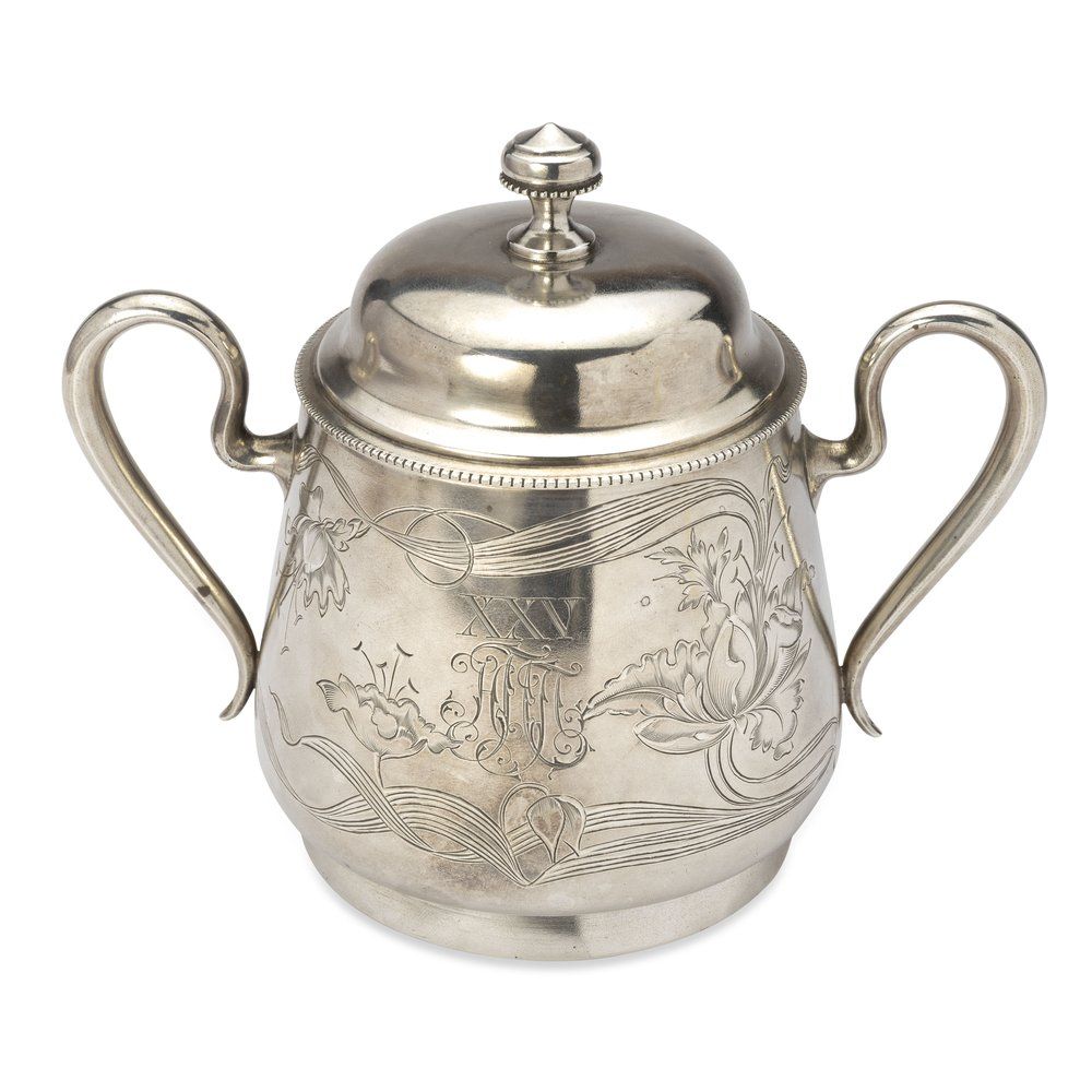 RUSSIAN PARCEL-GILT SILVER SUGAR BOWL WITH A LID, circa 1908-1917. Hallmarks: ‘84’ silver 
