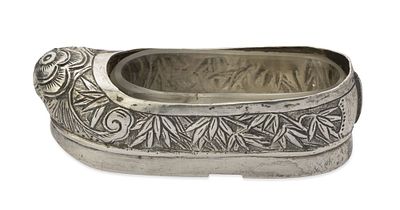 CHINESE EXPORT SILVER SALT CELLAR AS A SHOE WITH GLASS INSERT
Shanghai, late 19th – eartly 20th 
