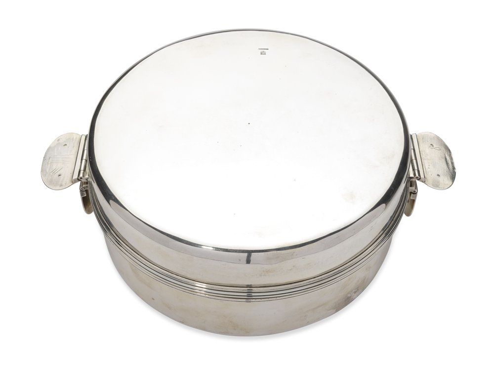 BRAGIN SILVER TWO-PART SOUP/VEGETABLE BOWL
Mark of Andrey Bragin, St. Petersburg, 1895. Hallmarks 