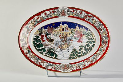 PORCELAIN WINTER FESTIVAL CHRISTMAS PLATTER, 1991. D. 42 cmUpon the buyer’s request, we are 