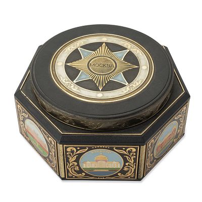 VINTAGE SOVIET MUSIC BOX ‘MOSCOW’, CIRCA 1970S. D. 12.5 cm, H. 7.5 cm Upon the buyer’s request 