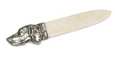 LETTER KNIFE WITH SILVER HANDLE IN THE FORM OF A DOG , EARLY 20TH CENTURY. silver 