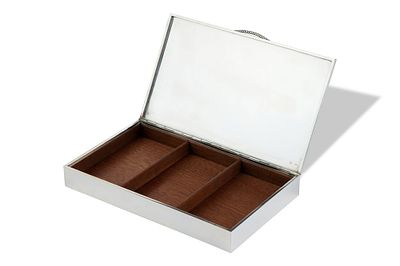 CARTIER SILVER TABLE CIGARETTE BOX
Cartier, Paris circa 1965. Rectangular cigarette box with 