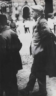 BORIS IGNATOVICH (1899-1976)
Vladimir Mayakovsky on Red Square. Moscow, 1929. gelatin silver 