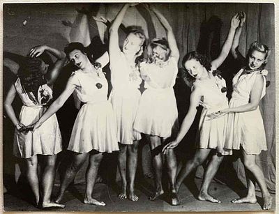 MOISEI SOLOMONOVICH NAPPELBAUM (1869-1958)
Dance group, 1920s. gelatin silver printinscribed (on 