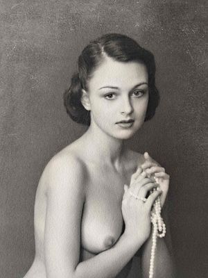 OLEKSII GALUSHKOV
Whispering Pearls №2 — A Ziegfeld Follies Girls Tribute, 2010. gicl&eacute;e print on 