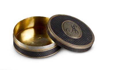 RUSSIAN 18TH CENTURY SILVER-GILT AND NIELLO SNUFF BOX
Assay master’s mark of Alexei Torlov 