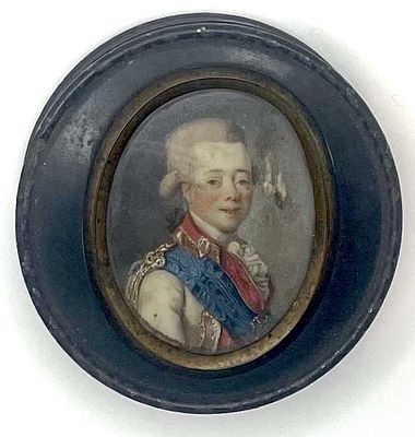 SNUFF BOX WITH A PORTRAIT MINIATURE OF EMPEROR PAUL I
Russia, circa 1770. An oval portrait 