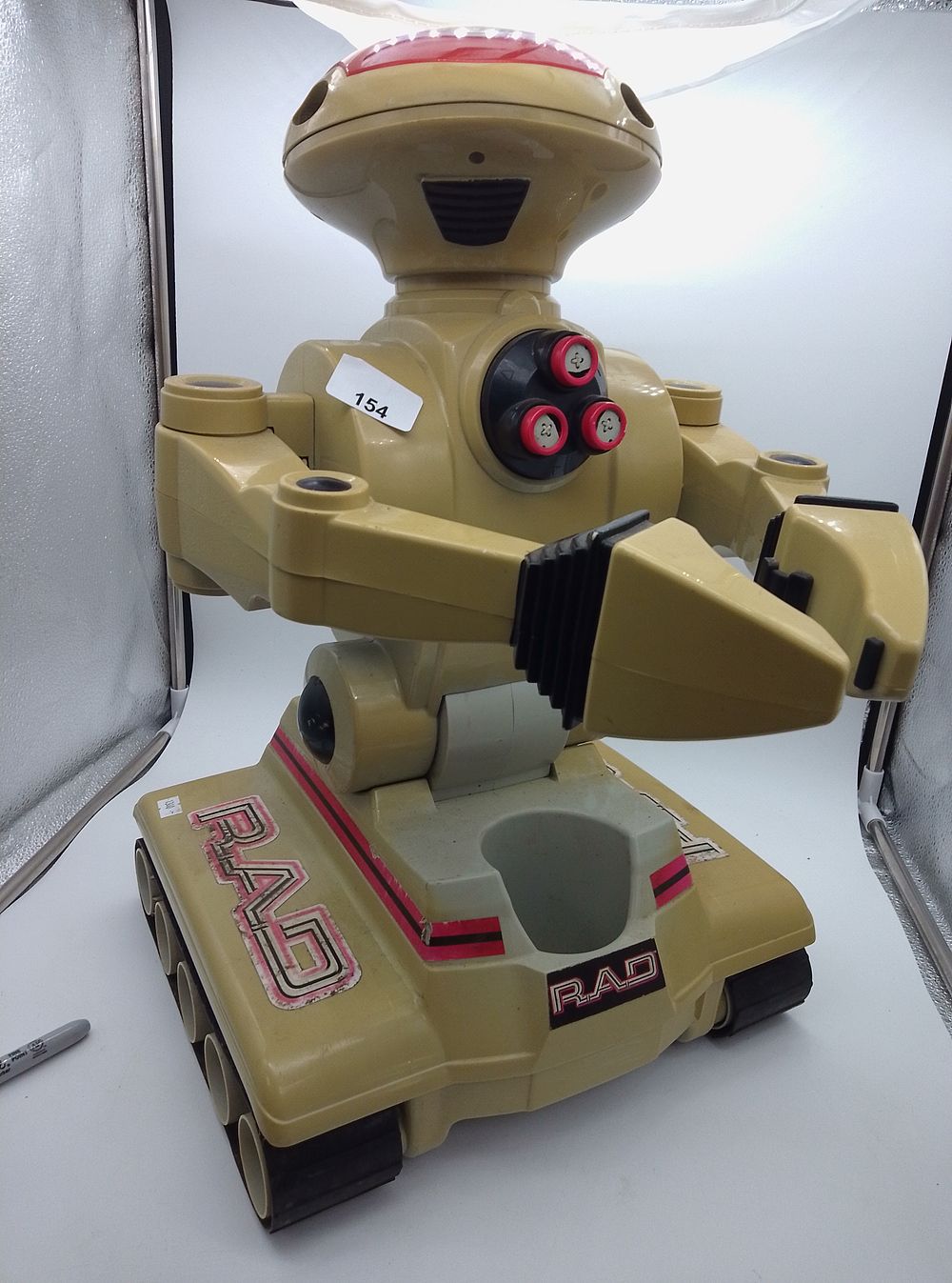 Lot 154: 1998 Toymax R.A.D Robot