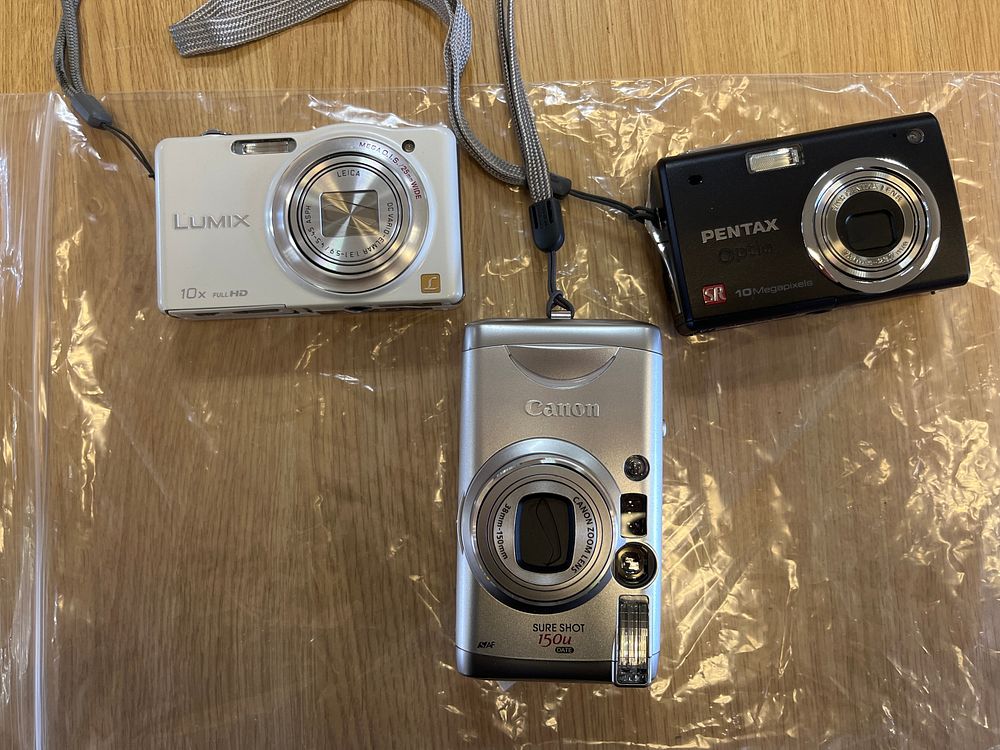 Lot 186: 3 digital cameras Lumix DMC-SZ7 - Canon Sure...
