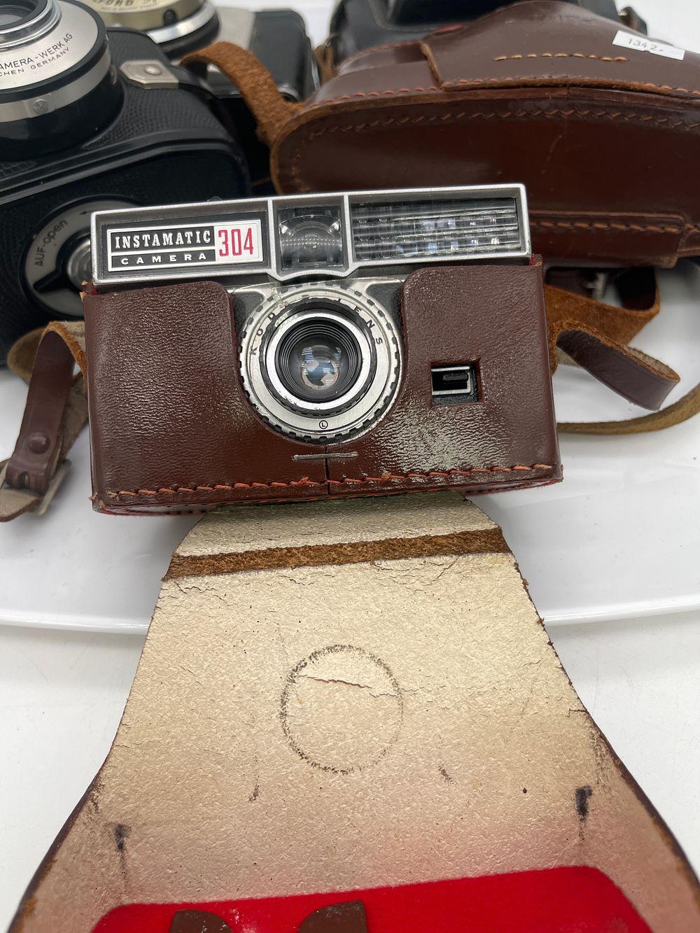 Lot 241: 5 assorted 1950s/60s cameras